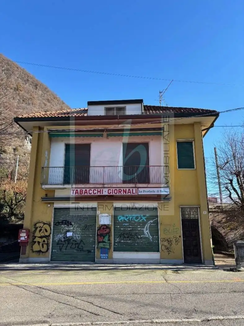 Casa indipendente in vendita a Laveno-Mombello