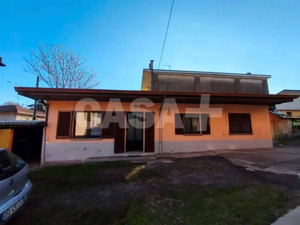 Villa in vendita a Caravate