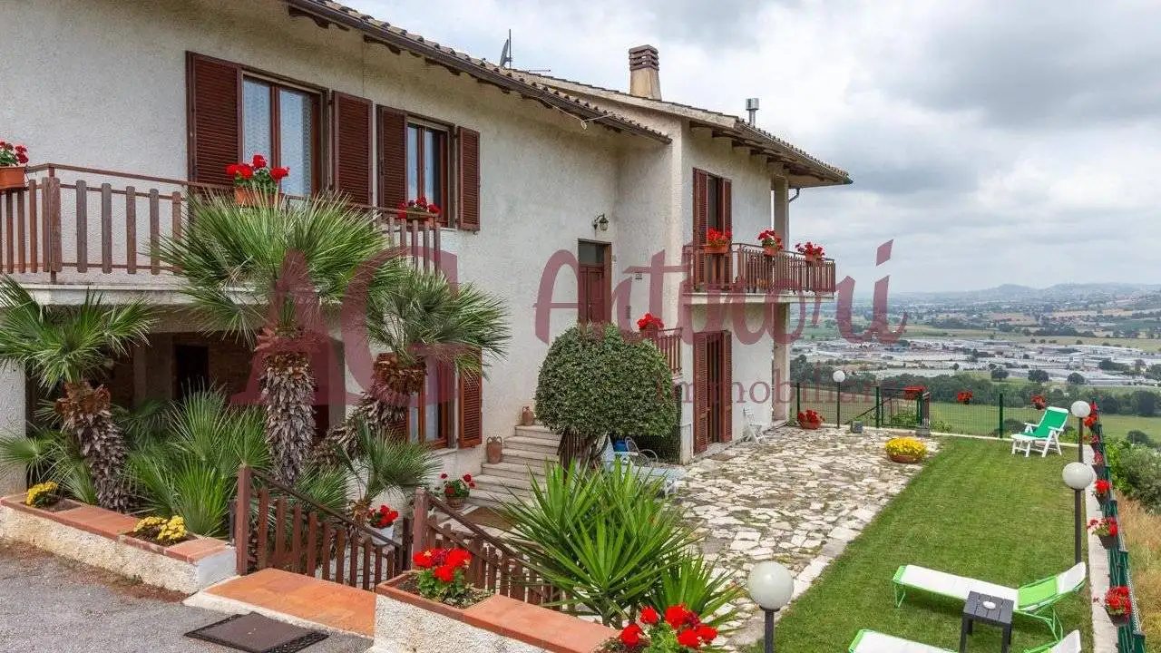 Villa in vendita a Loreto