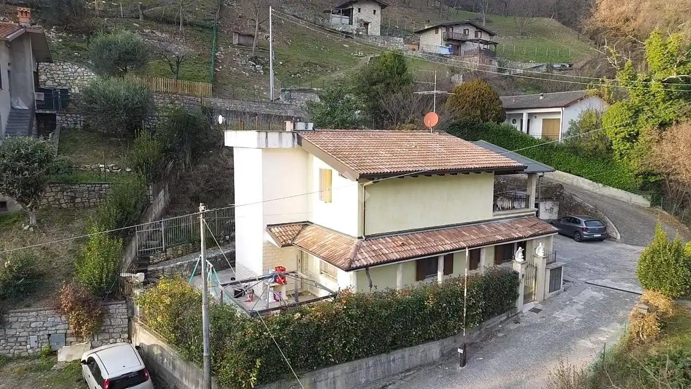 Villa in vendita a Viadanica