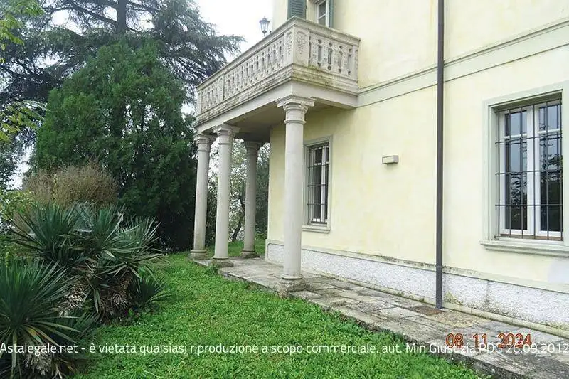 Villa in asta a Montescano
