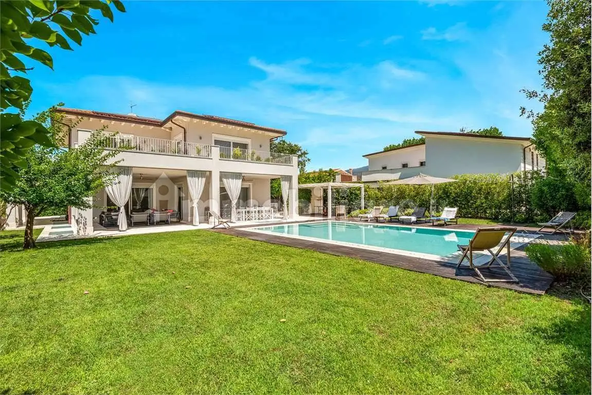 Villa unifamiliare via Regeni 23, Vittoria Apuana, Forte dei Marmi - foto 2