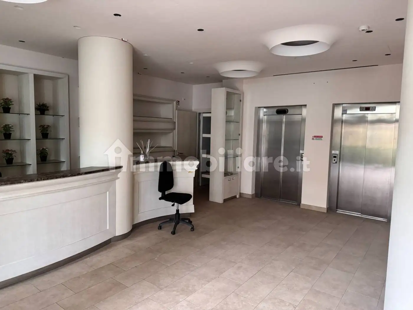 Palazzo - Edificio in Affitto - foto 2