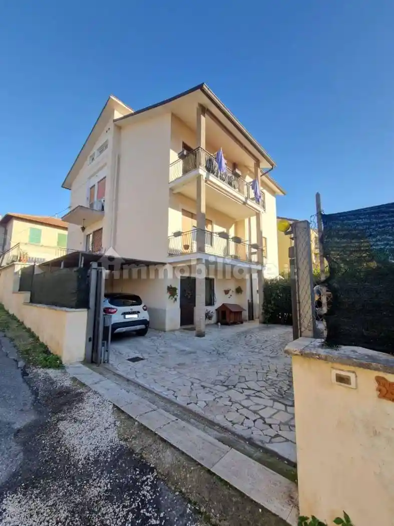 Trilocale viale 1 Maggio 24, Centro, Grottaferrata - foto 2