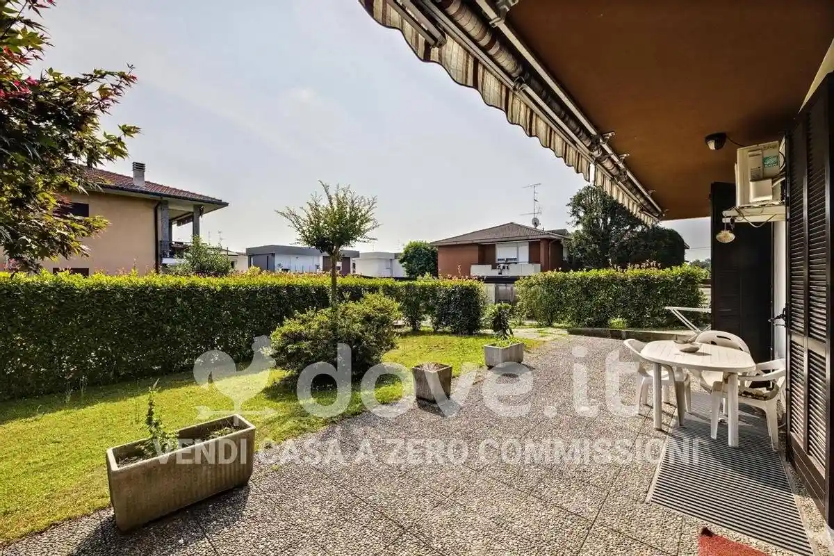 Quadrilocale via San Martino 21, Centro, Somma Lombardo - foto 2