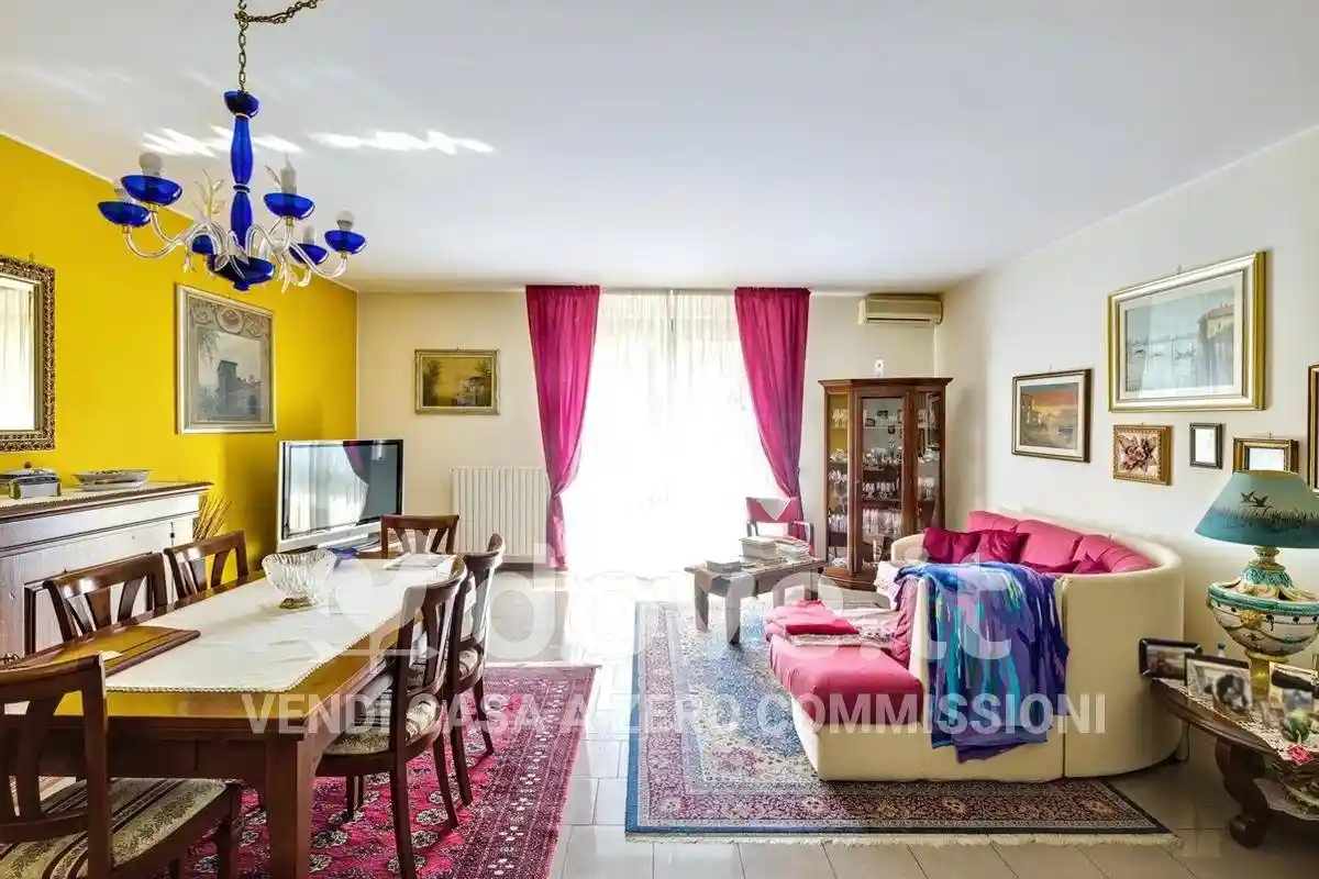 Quadrilocale via San Martino 21, Centro, Somma Lombardo - foto 4