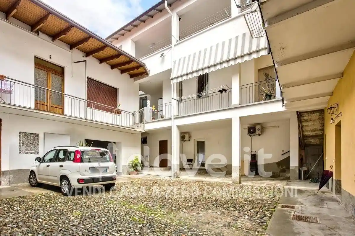 Quadrilocale via Italia 21, Centro, Carnago - foto 3