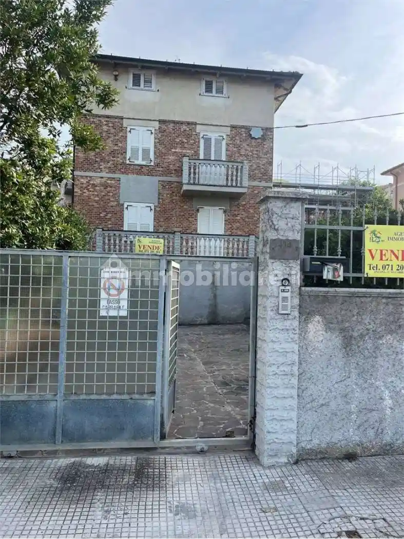 Villa in vendita a Falconara Marittima