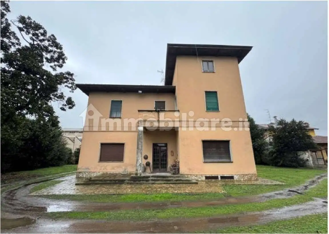 Villa in asta a Galliate