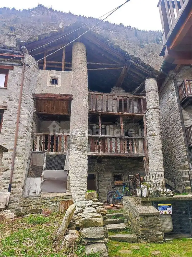 Rustico - Casale in vendita a Gaby