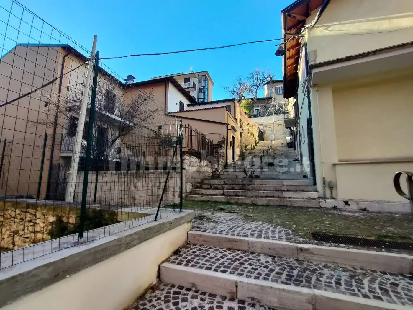 Terratetto unifamiliare 90 m², ottimo stato, Duomo - Fontana Luminosa, L'Aquila - foto 3