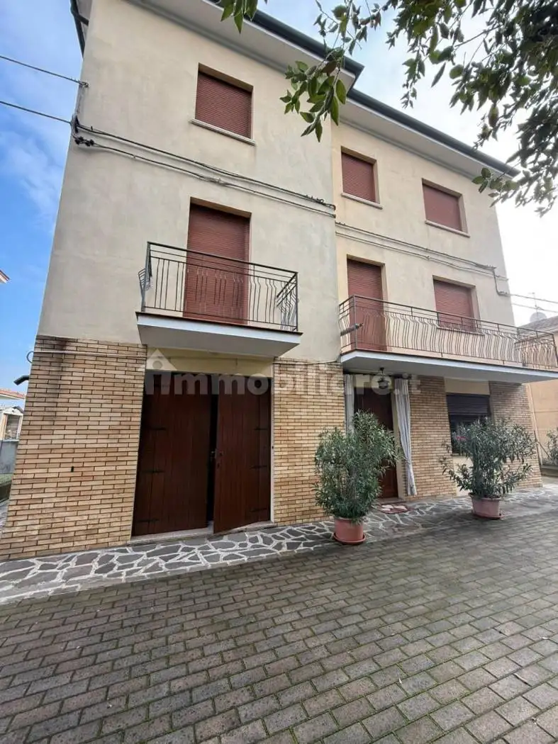 Villa plurifamiliare via Camillo Benso di Cavour 169, Centro, Cavezzo - foto 2