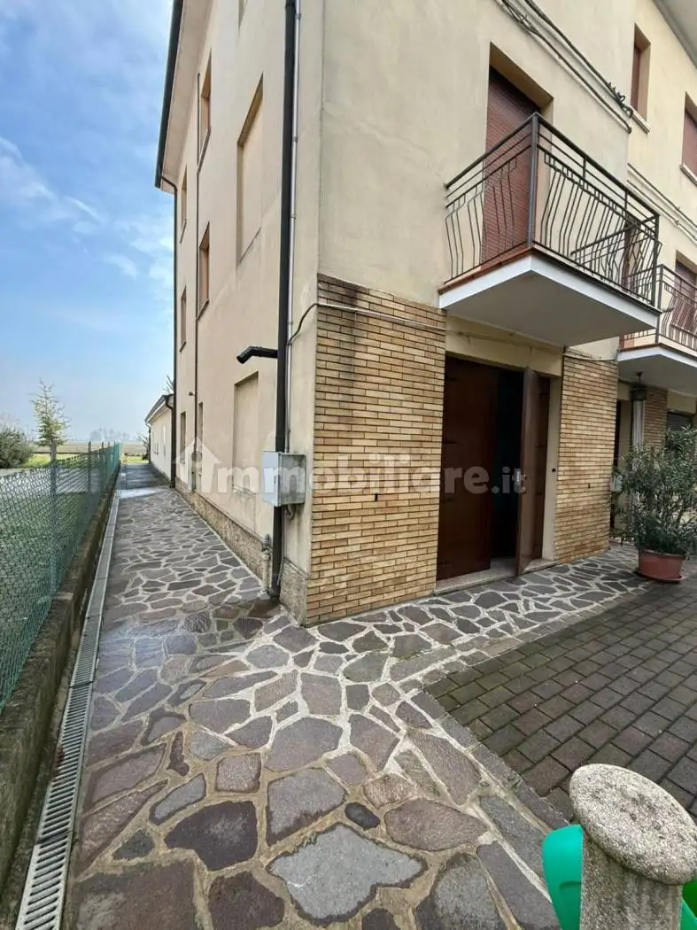 Villa plurifamiliare via Camillo Benso di Cavour 169, Centro, Cavezzo - foto 3