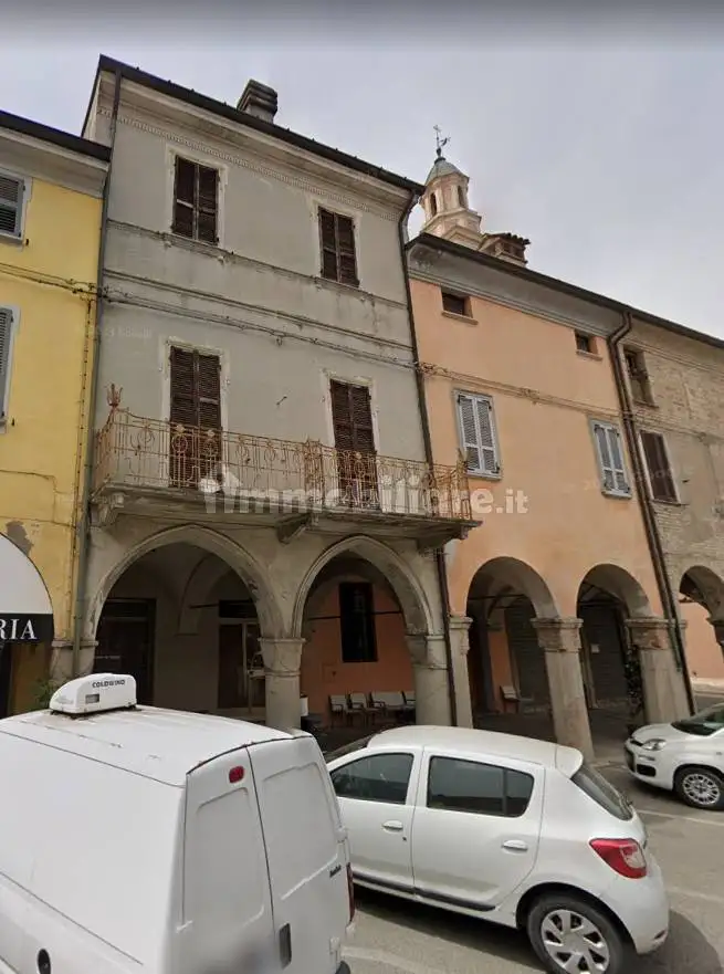 Palazzo - Stabile in asta a Cortemaggiore