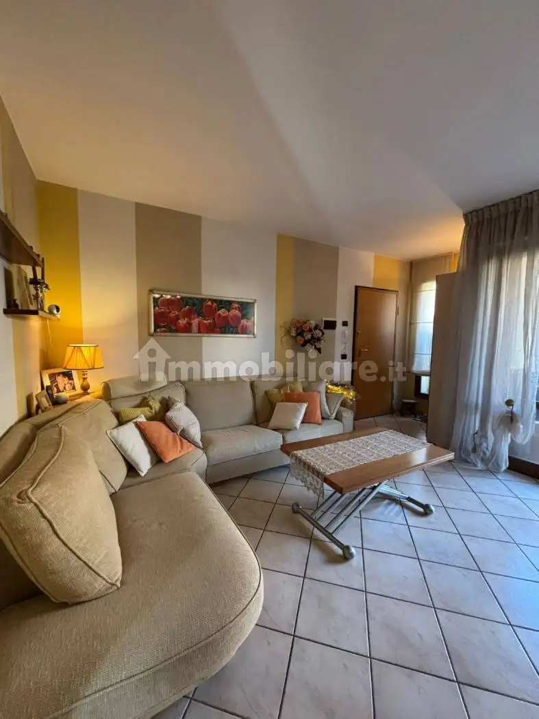 Trilocale via Brenta 26, Centro, Agliana - foto 2