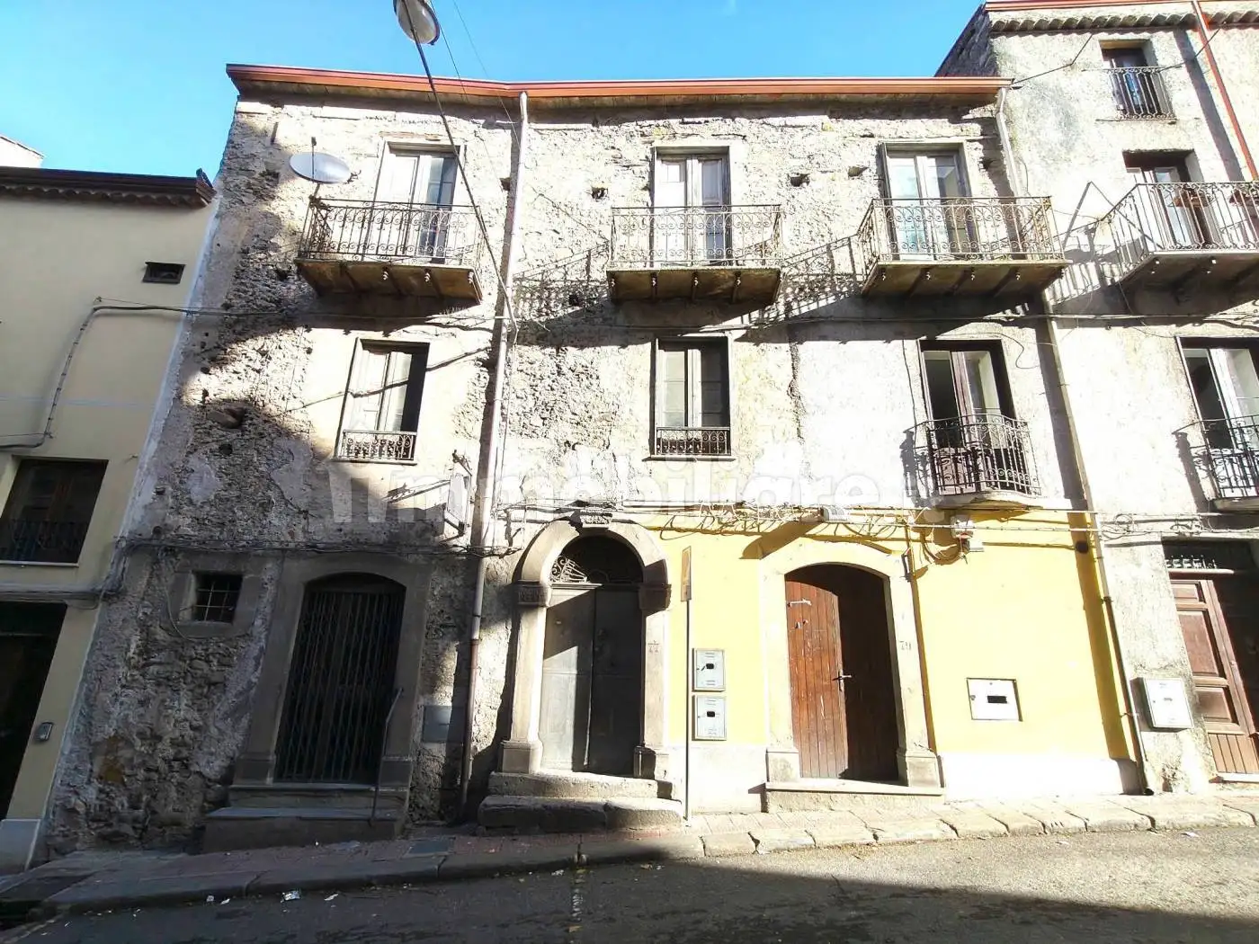 Palazzo - Edificio in vendita a Tortorici