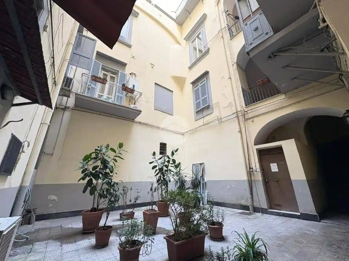Monolocale via Pasquale Scura 77, Monte Santo, Napoli - foto 4