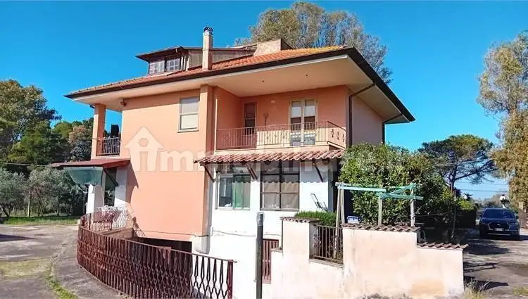 Villa in vendita a Latina