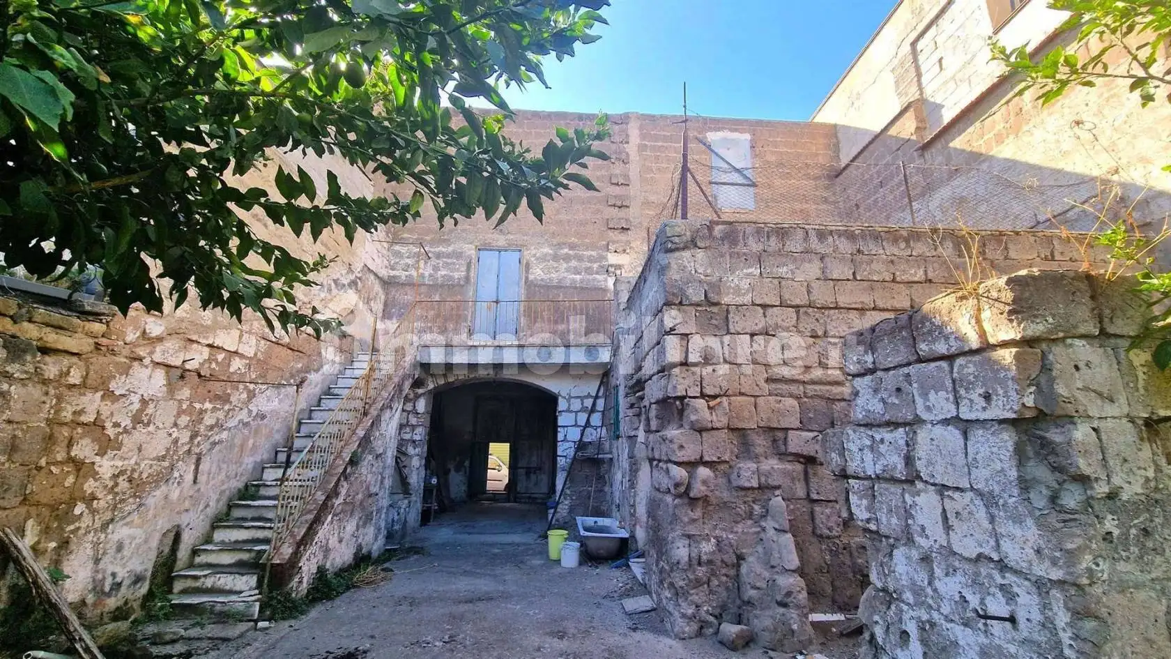 Palazzo - Edificio in vendita a Mondragone