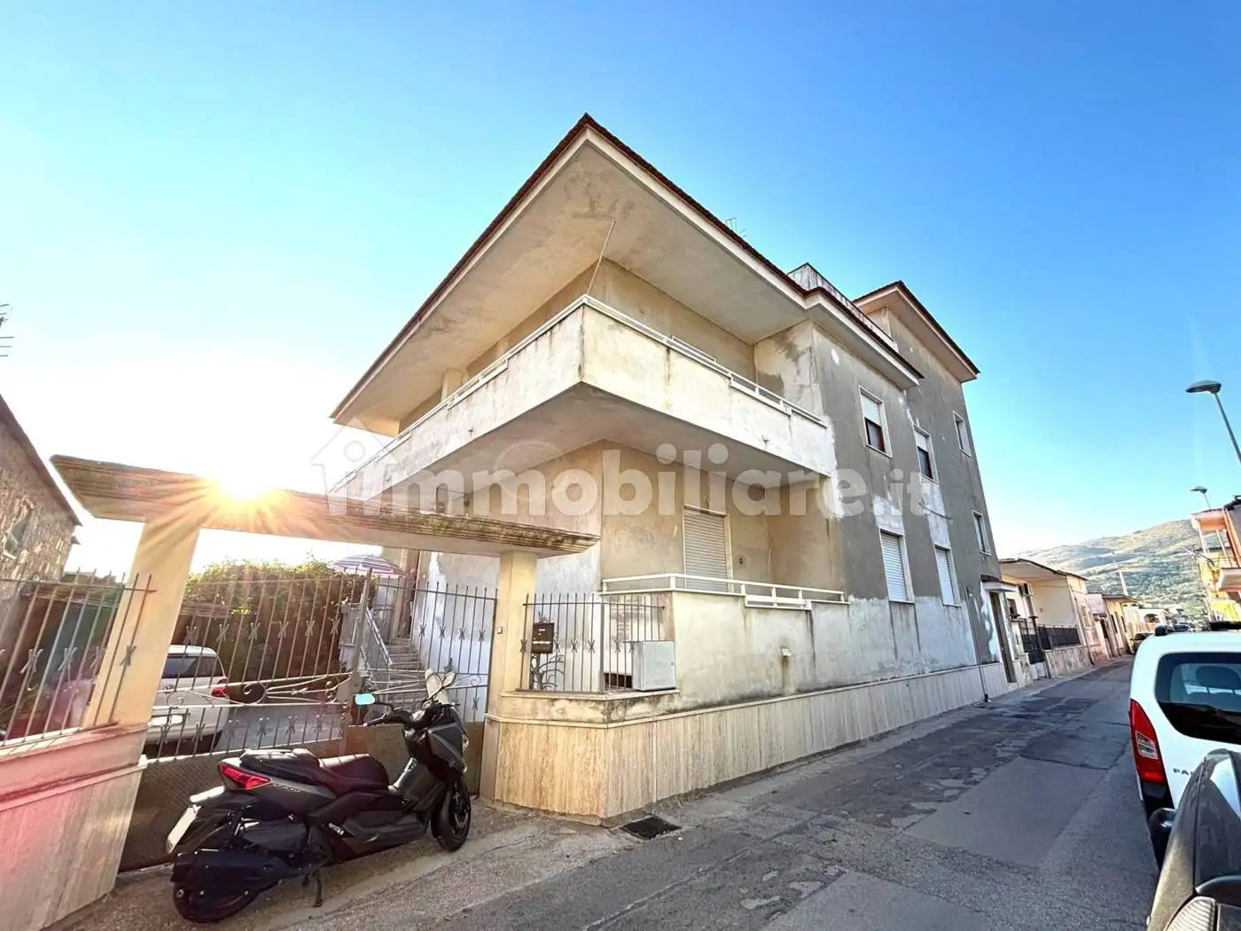 Palazzo - Edificio in vendita a Mondragone