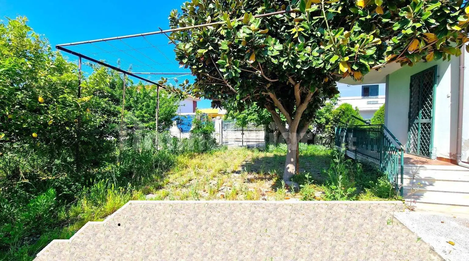 Villa in vendita a Mondragone