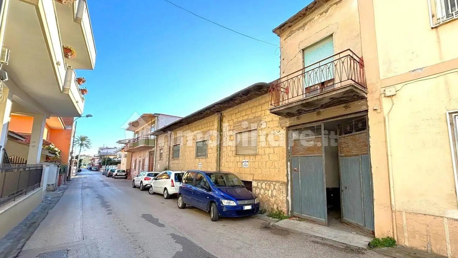 Palazzo - Edificio in vendita a Mondragone