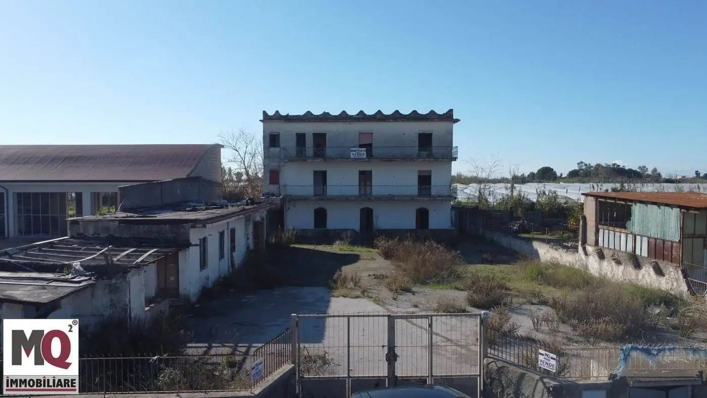 Palazzo - Edificio in vendita a Mondragone