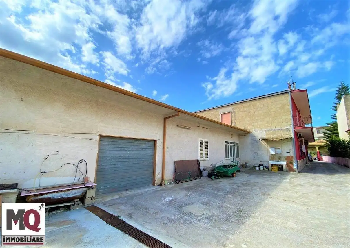 Palazzo - Edificio in vendita a Falciano del Massico