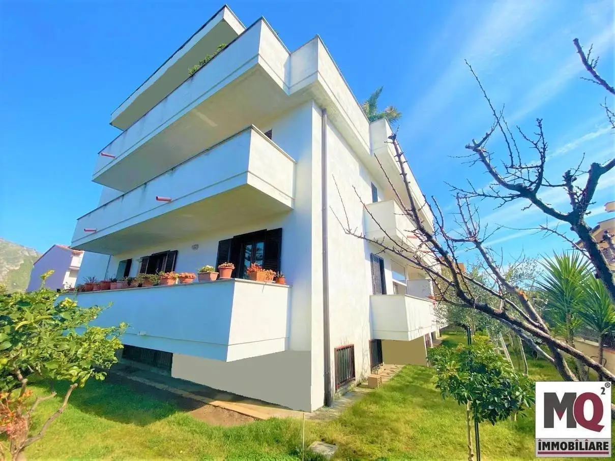 Palazzo - Edificio in vendita a Mondragone