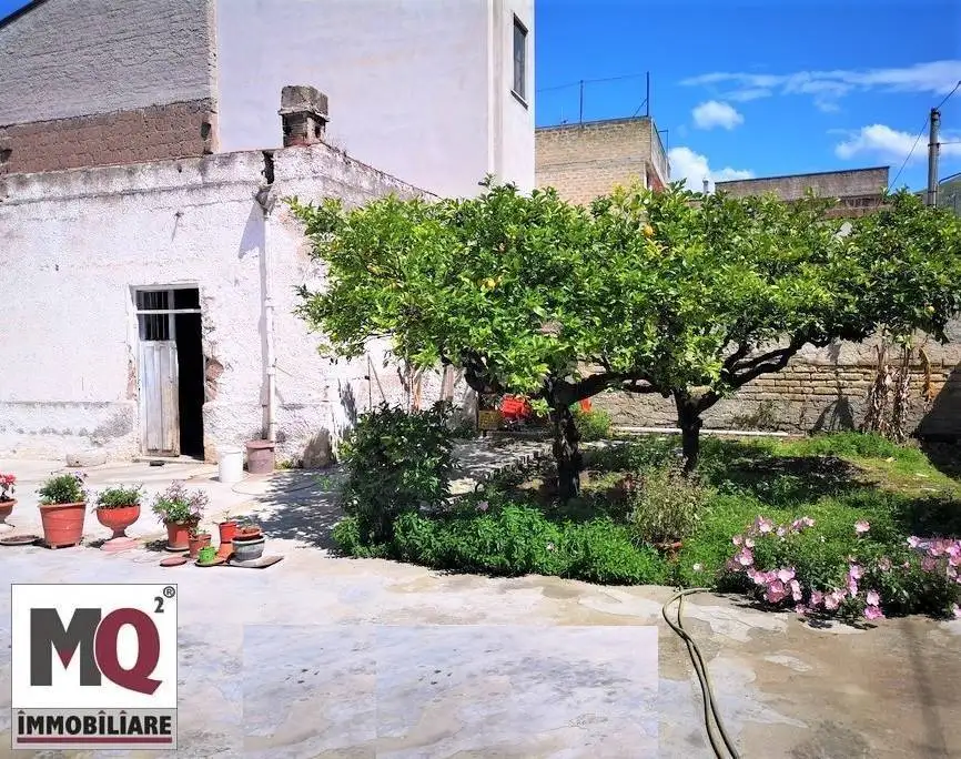 Palazzo - Edificio in vendita a Mondragone