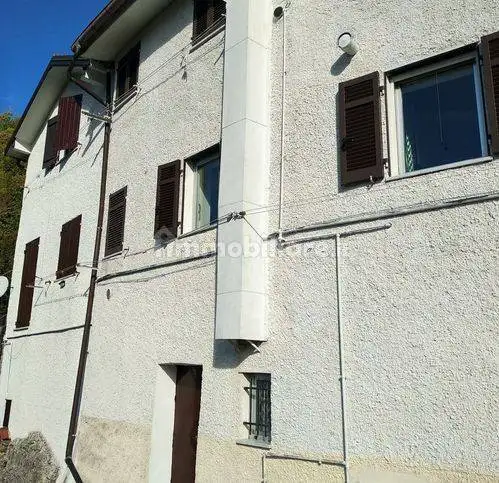 Villa in vendita a Valbrevenna