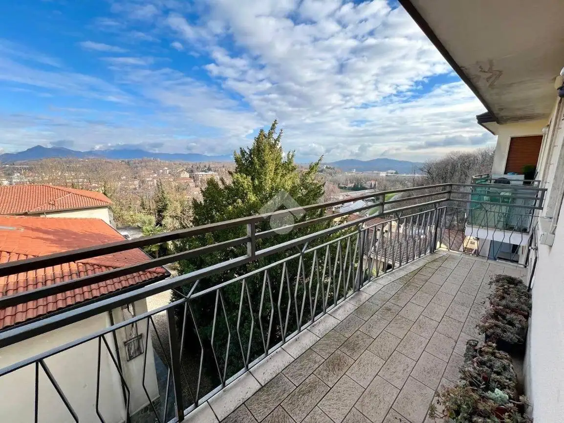 Appartamento in vendita a Varese