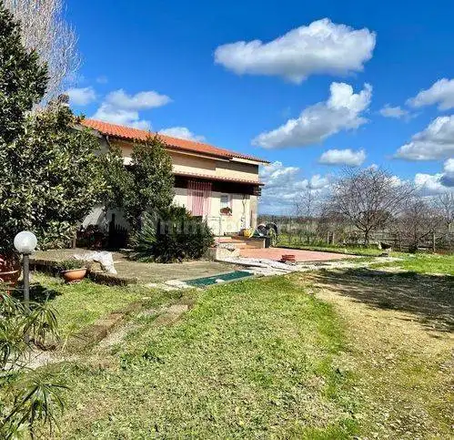 Casa indipendente in vendita a Tarquinia