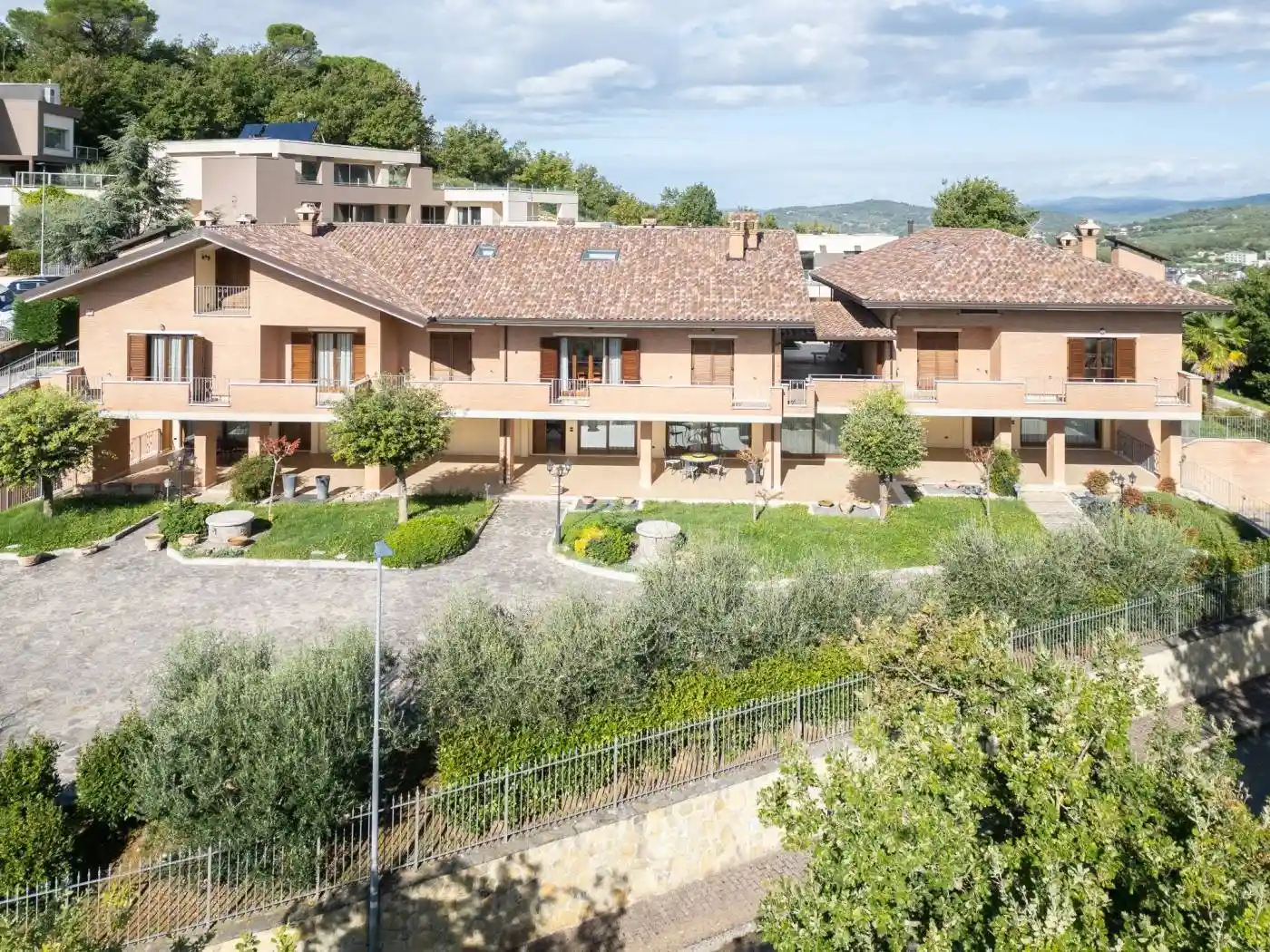 Villa plurifamiliare, ottimo stato, 380 m², Corciano - foto 2
