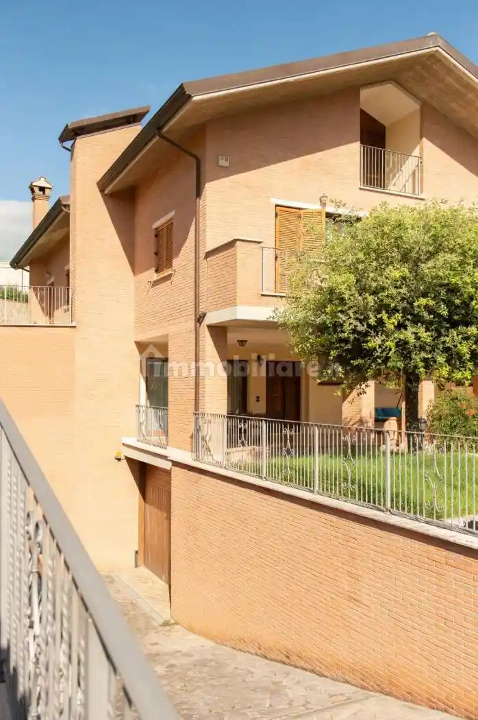 Villa plurifamiliare, ottimo stato, 380 m², Corciano - foto 5