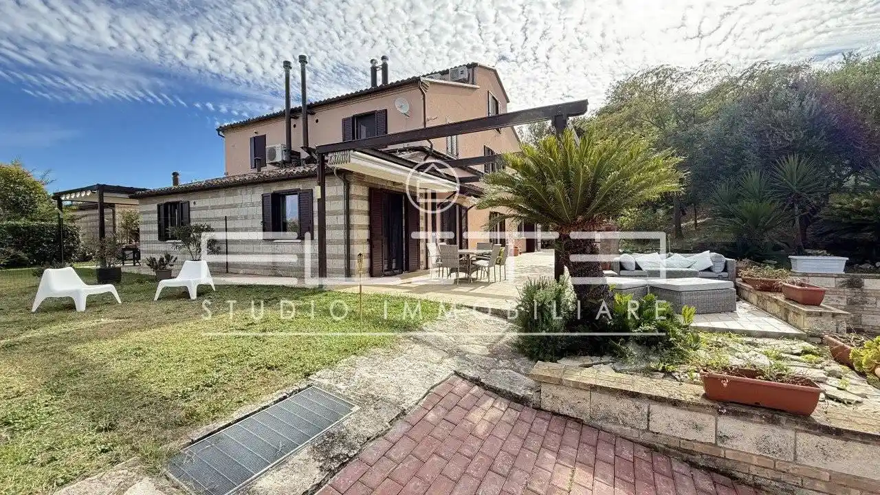 Villa unifamiliare, ottimo stato, 220 m², Candia, Ancona - foto 3