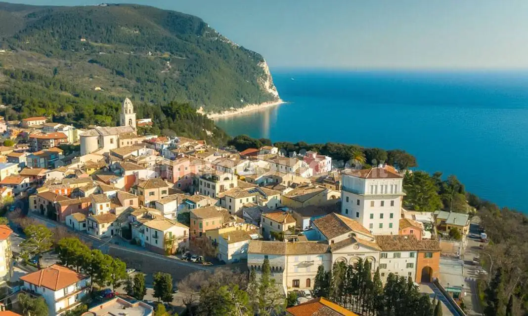 Casa indipendente in vendita a Sirolo
