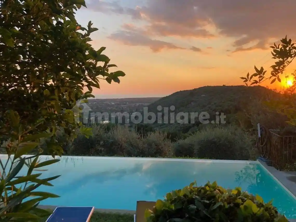 Villa in vendita a Camaiore