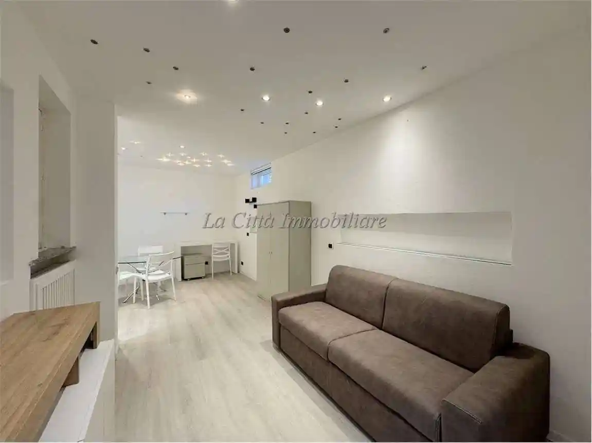 Monolocale via Fratelli Rosselli, 10, Centro Storico, Novara - foto 3