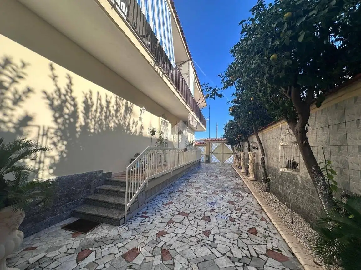 Trilocale via Martiri delle Foibe 6, Centro, Cardito - foto 2