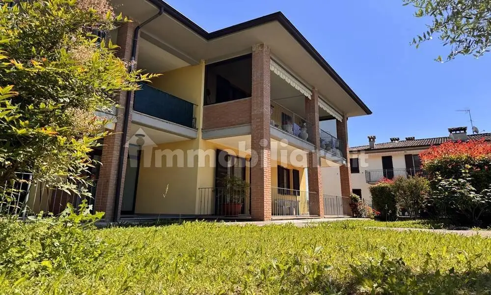 Appartamento in vendita a Gropparello