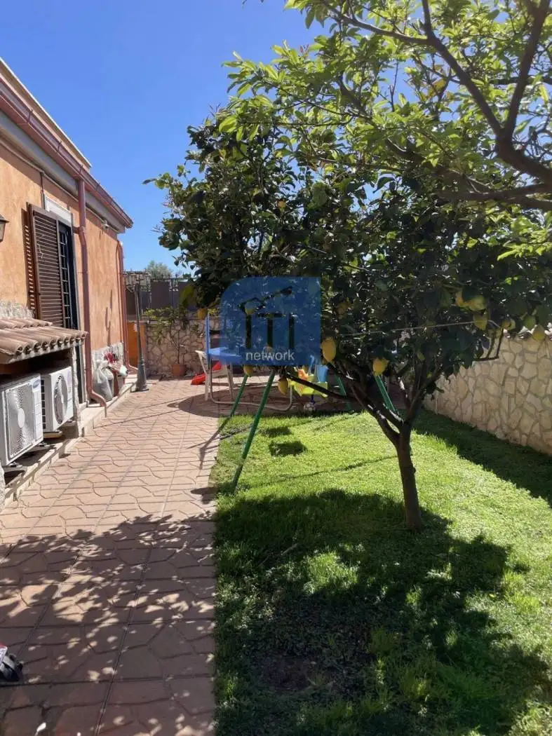 Villetta a schiera in vendita a Pomezia