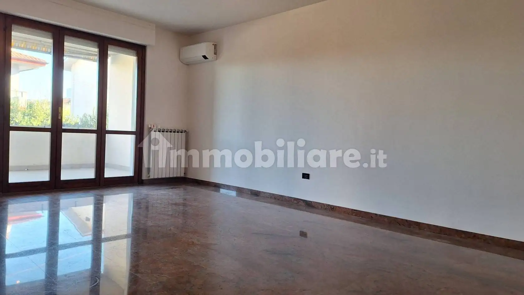 Appartamento in vendita a Cappelle sul Tavo