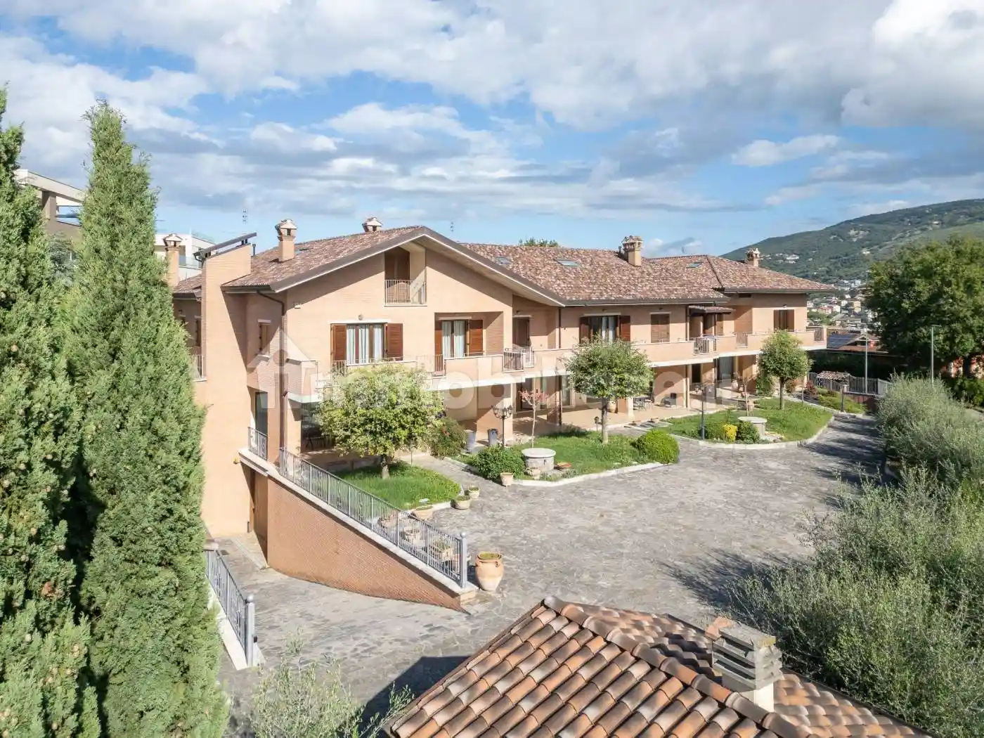 Villa plurifamiliare, ottimo stato, 470 m², Corciano - foto 2