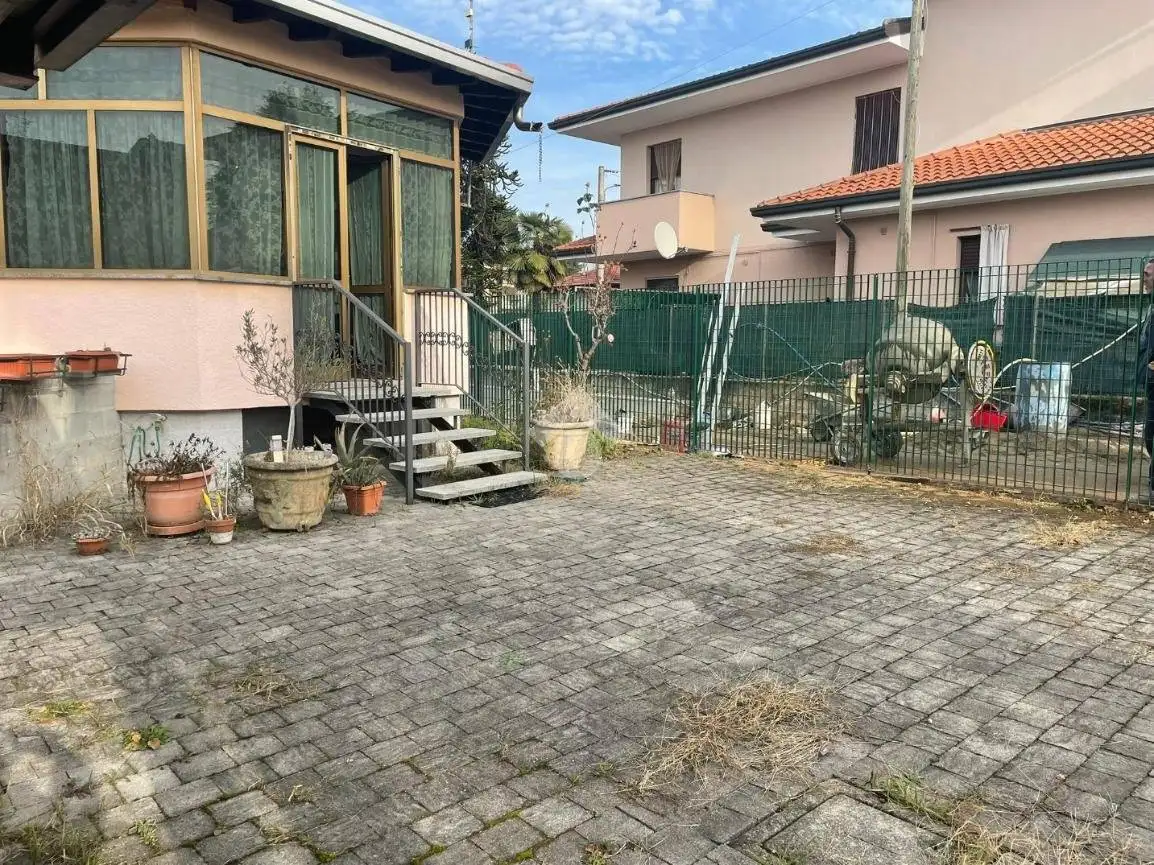 Villa unifamiliare via bellini 62, Cardano al Campo - foto 2