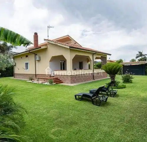Villa in vendita a Campofelice di Roccella