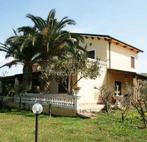 Villa in vendita a Campofelice di Roccella