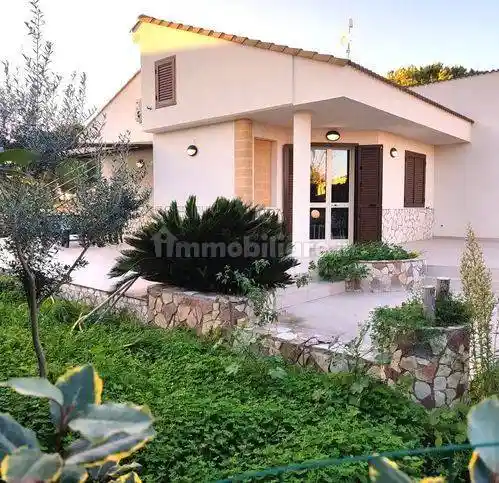 Casa indipendente in vendita a Campofelice di Roccella