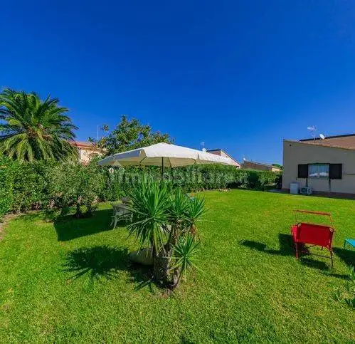 Villa in vendita a Campofelice di Roccella