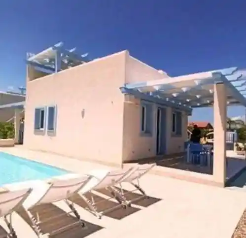 Villa in vendita a Campofelice di Roccella